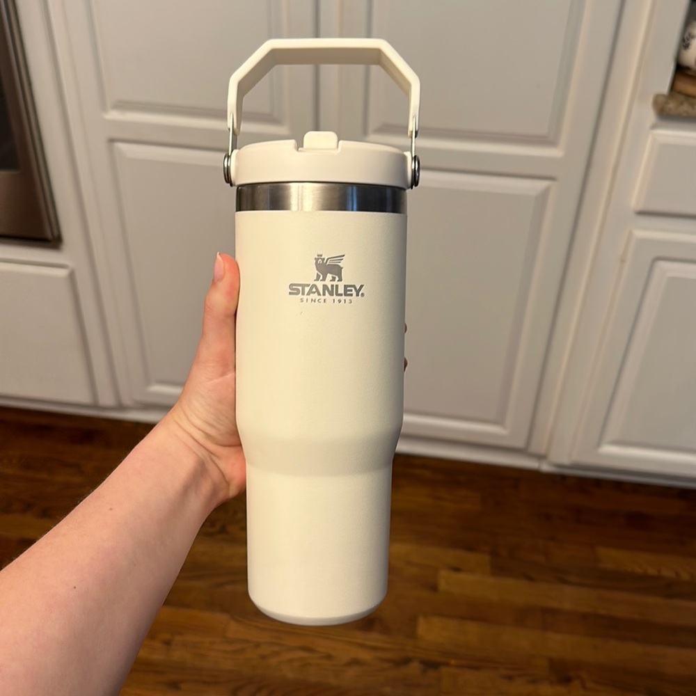 Stanley 30 oz spill proof cream